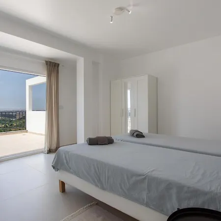 Peace House * Lourinha (Lisbon)